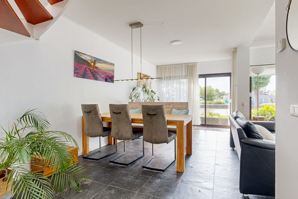 Hoekwoning te koop: Oxfordlaan 1, Leiden