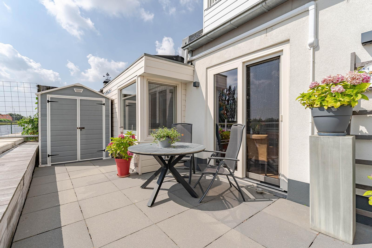 Hoekwoning te koop: Noordkade 241, Waddinxveen