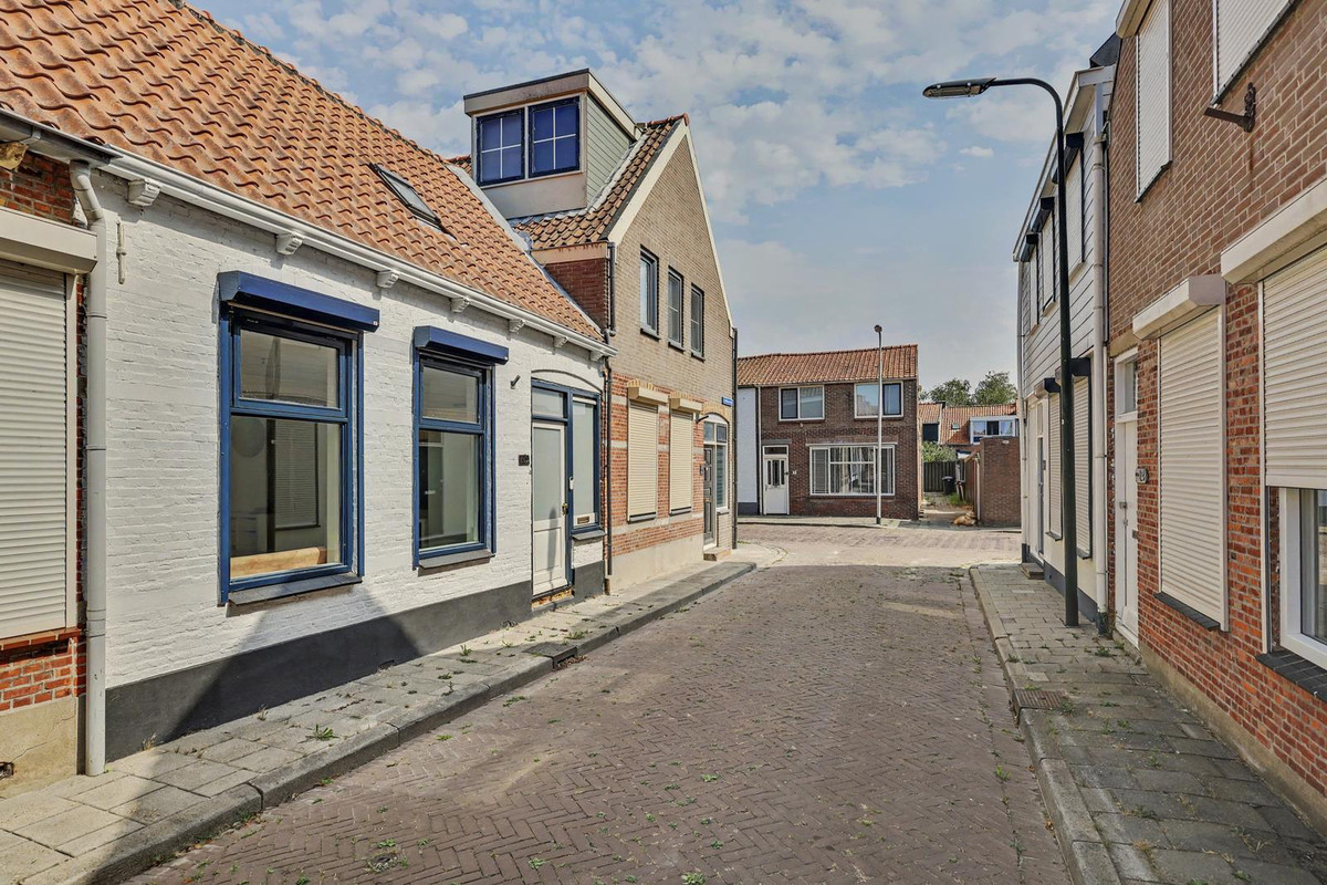 Tussenwoning te koop: Bleekveldstraat 11, Sint-Maartensdijk