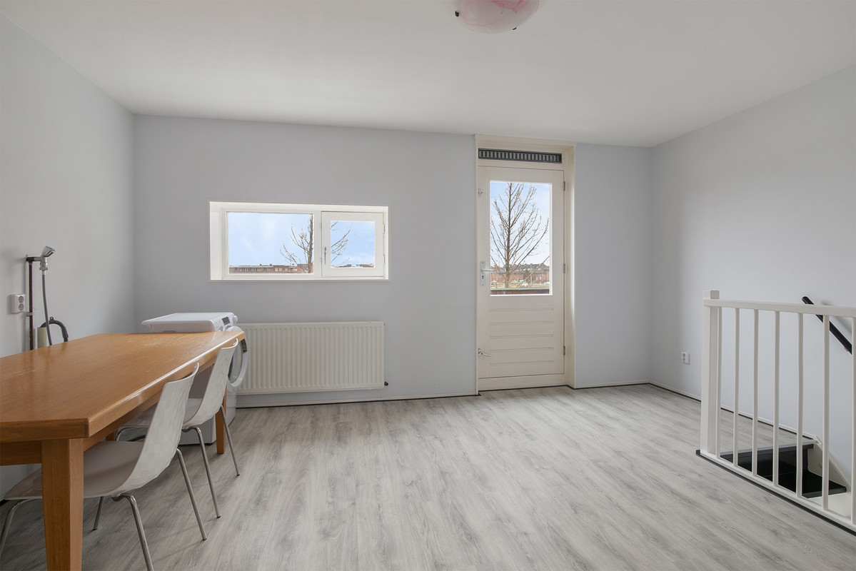 Tussenwoning te huur: Athenesingel 30, 'S-Gravenhage