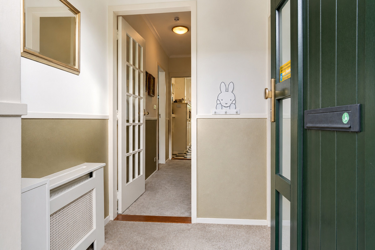 Tussenwoning te koop: Prins Bernhardlaan 1, Leidschendam