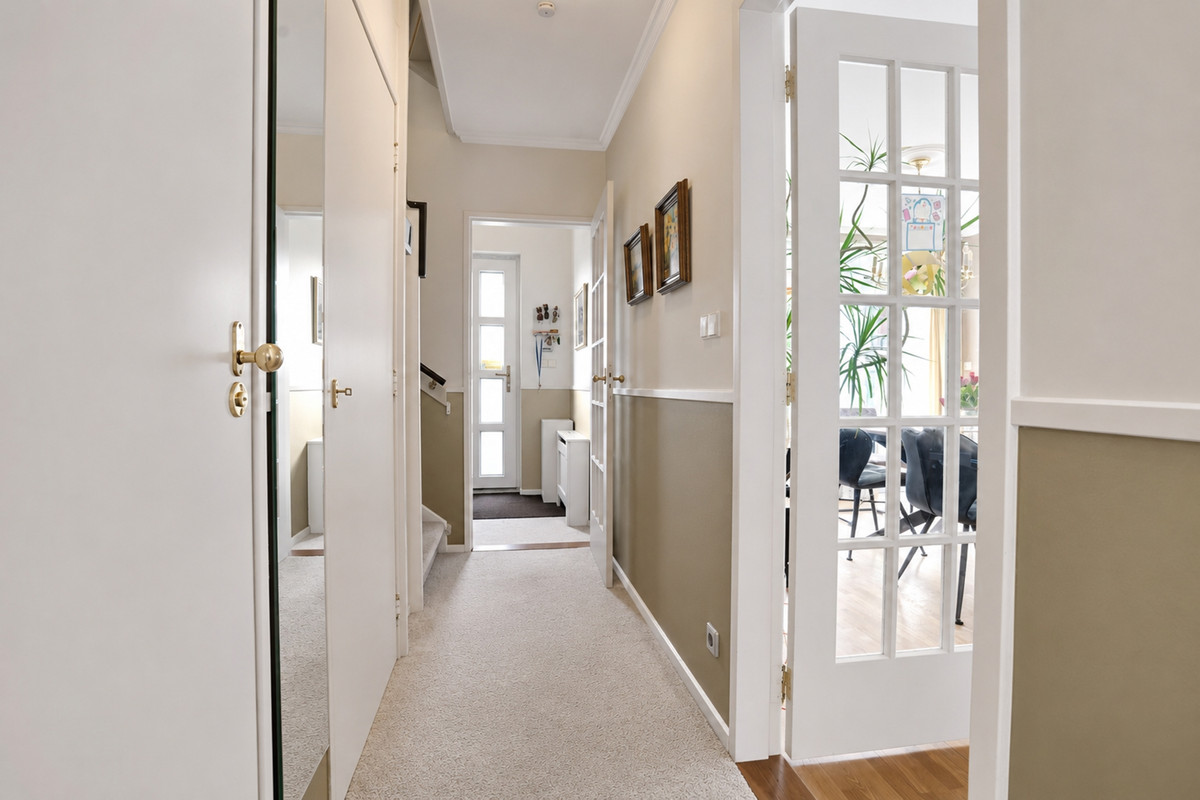 Tussenwoning te koop: Prins Bernhardlaan 1, Leidschendam