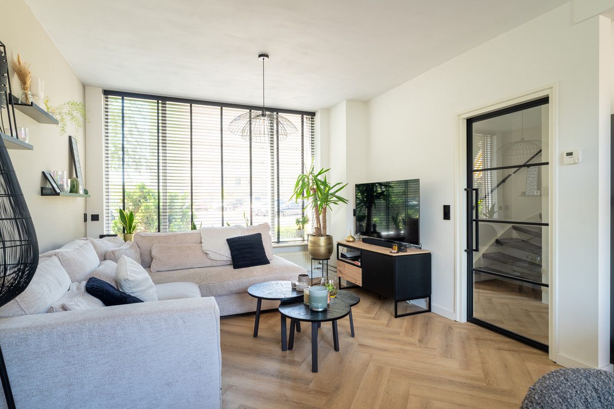 Tussenwoning te koop: Esdoornstraat 33, Waalwijk
