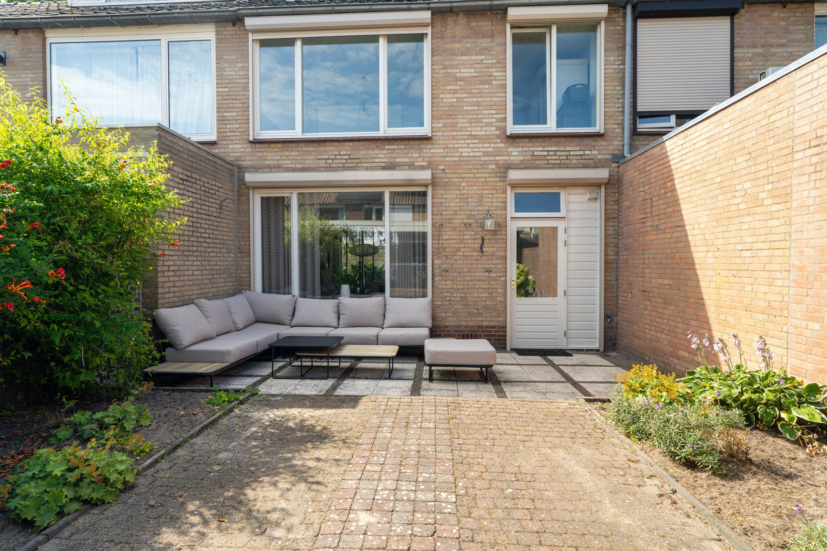 Tussenwoning te koop: Esdoornstraat 33, Waalwijk