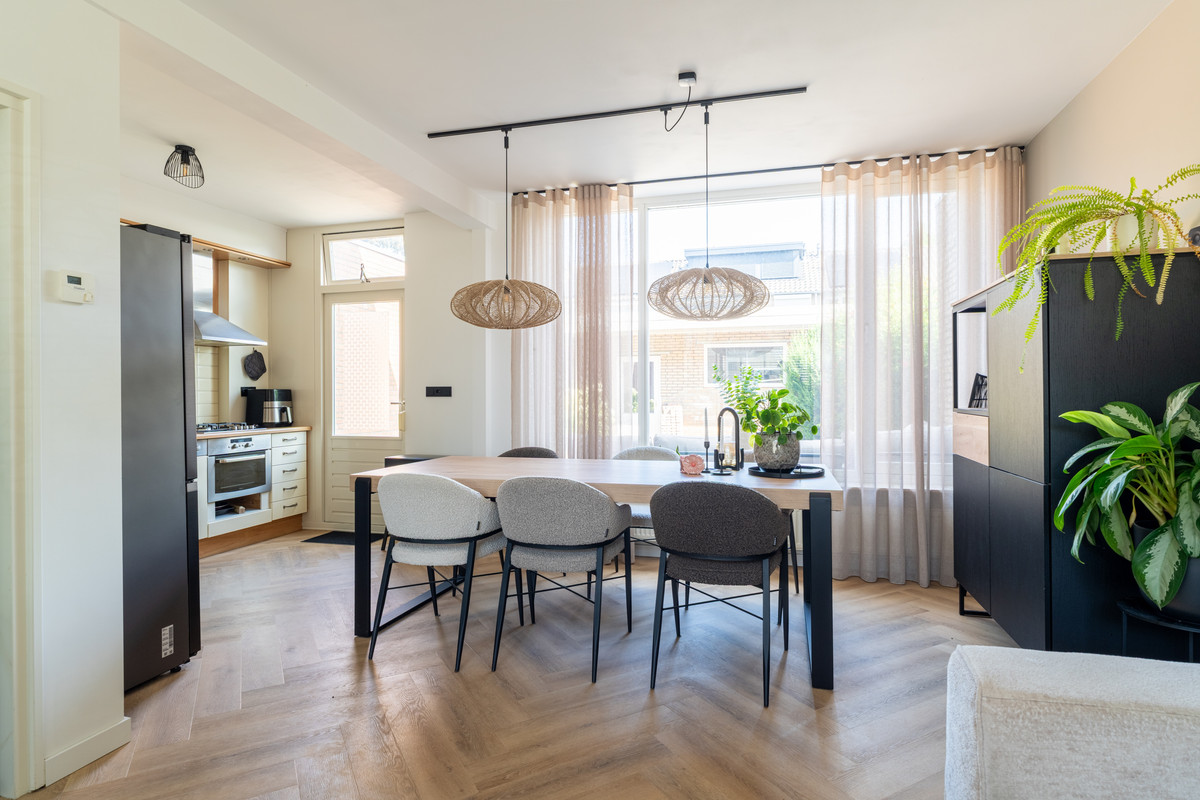 Tussenwoning te koop: Esdoornstraat 33, Waalwijk