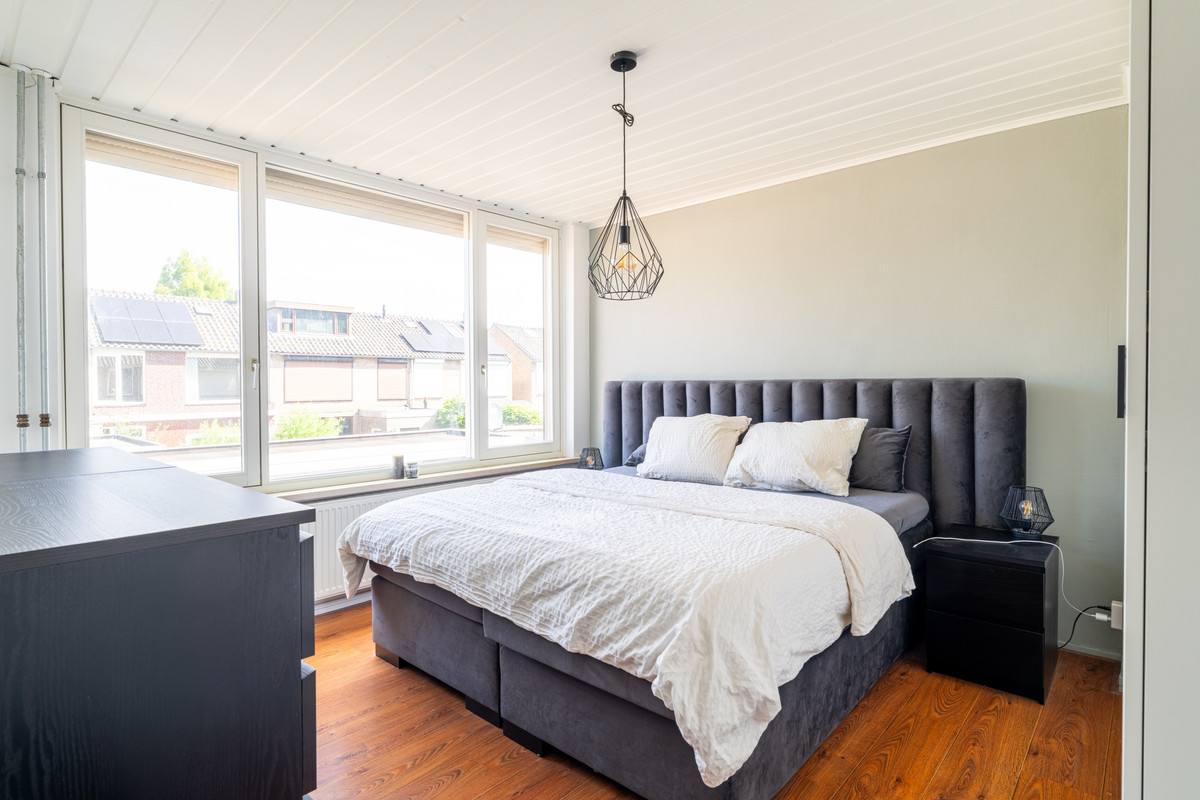 Tussenwoning te koop: Esdoornstraat 33, Waalwijk