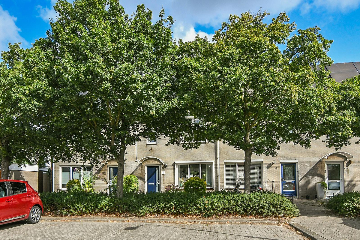 Tussenwoning te koop: Giessenburg 4, Hoofddorp