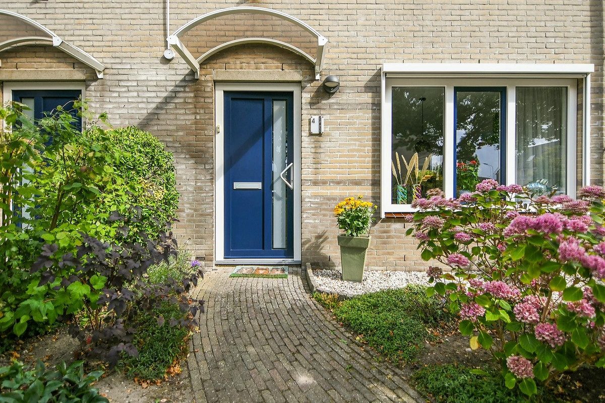 Tussenwoning te koop: Giessenburg 4, Hoofddorp