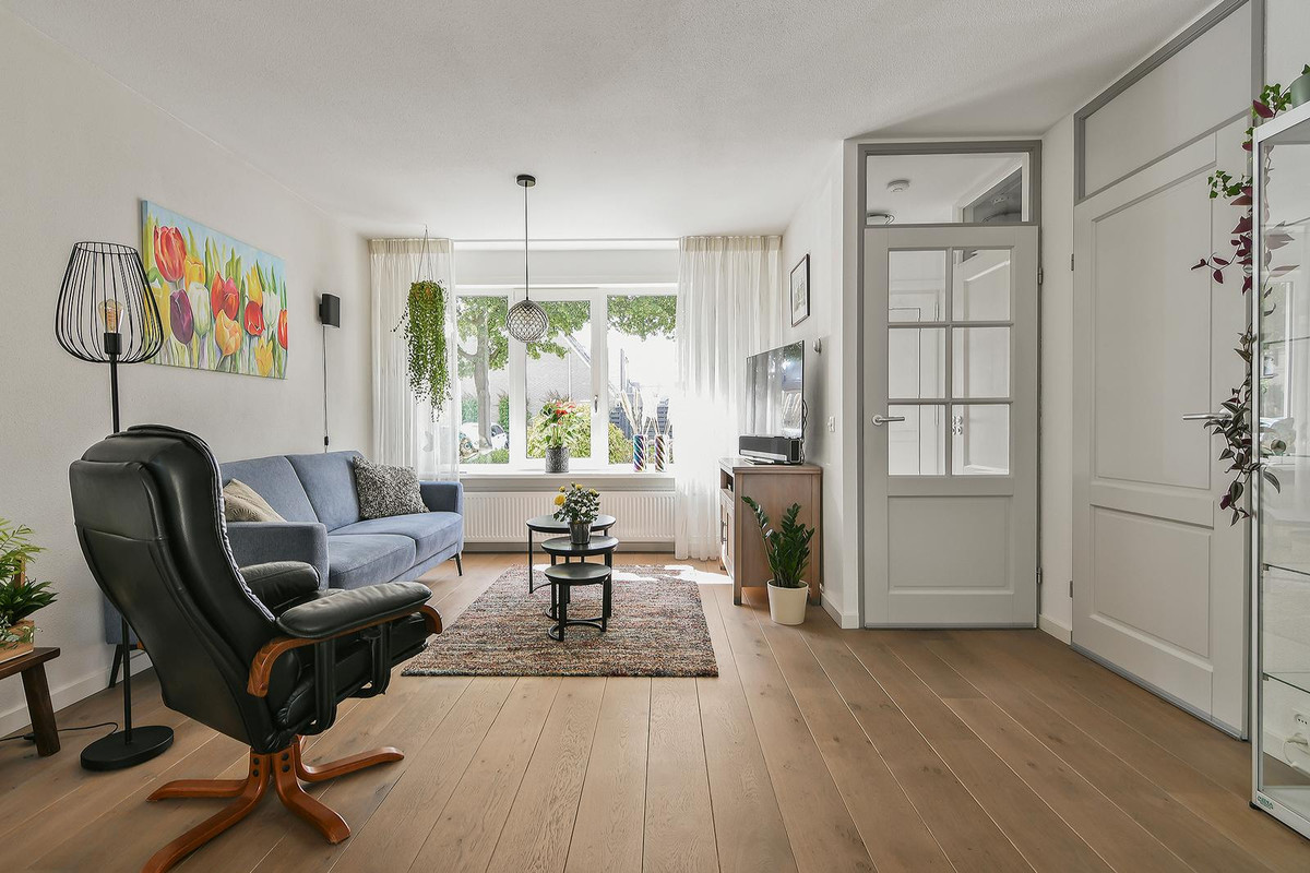 Tussenwoning te koop: Giessenburg 4, Hoofddorp