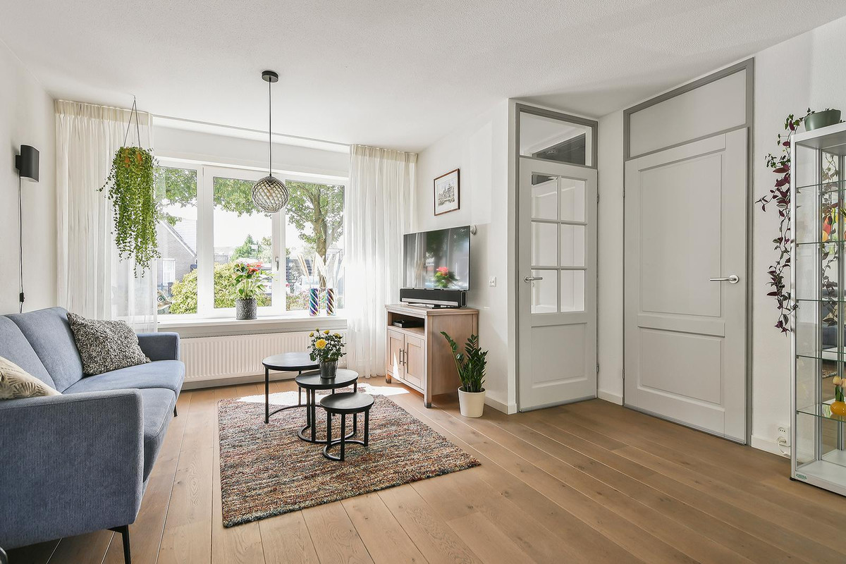 Tussenwoning te koop: Giessenburg 4, Hoofddorp