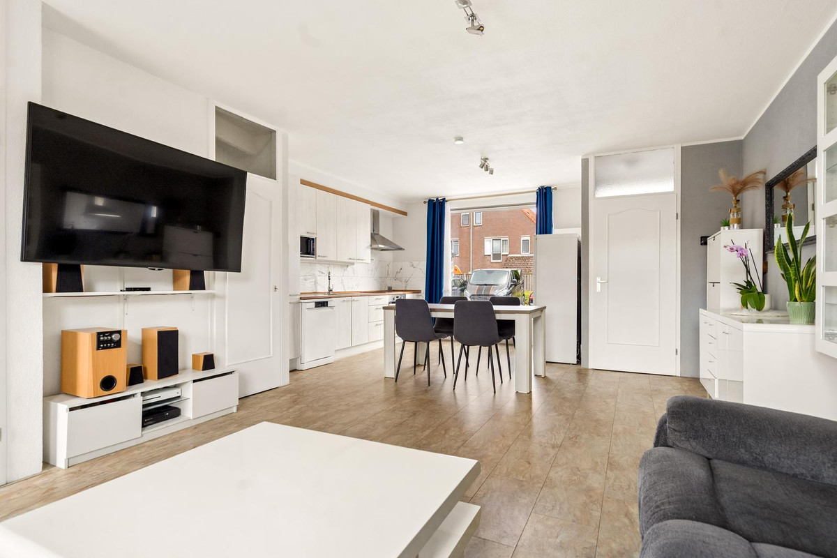 Tussenwoning te koop: Purmer 8, Lelystad