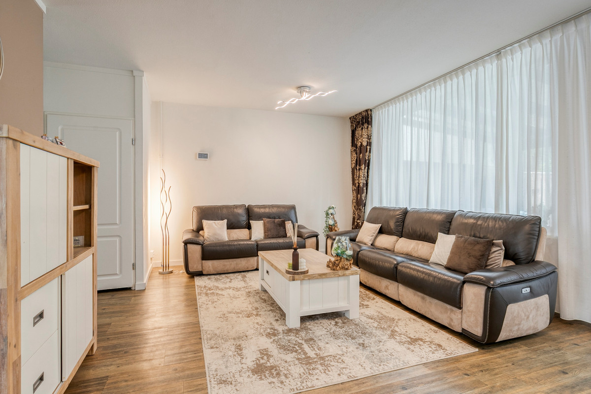 Tussenwoning te koop: Dokter Schöyerstraat 93, Gorinchem