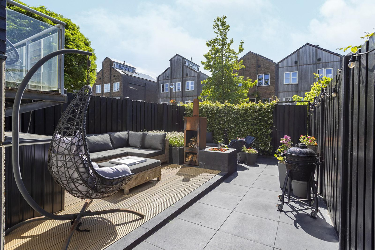 Twee-onder-één-kap te koop: Bonairepier 24, Almere