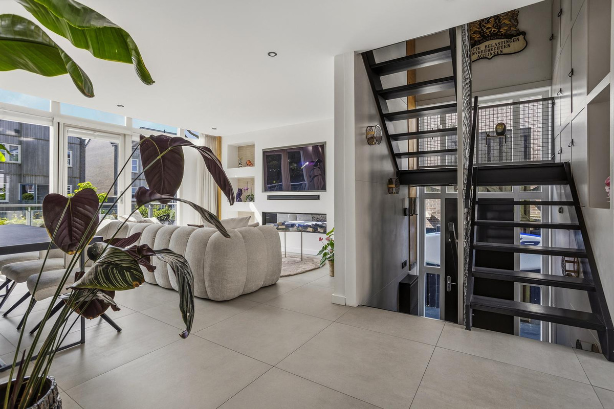 Twee-onder-één-kap te koop: Bonairepier 24, Almere