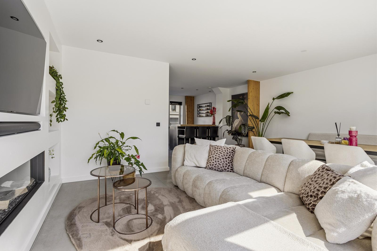 Twee-onder-één-kap te koop: Bonairepier 24, Almere