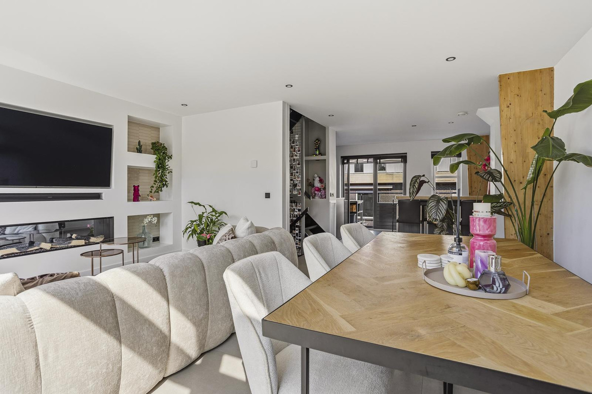 Twee-onder-één-kap te koop: Bonairepier 24, Almere
