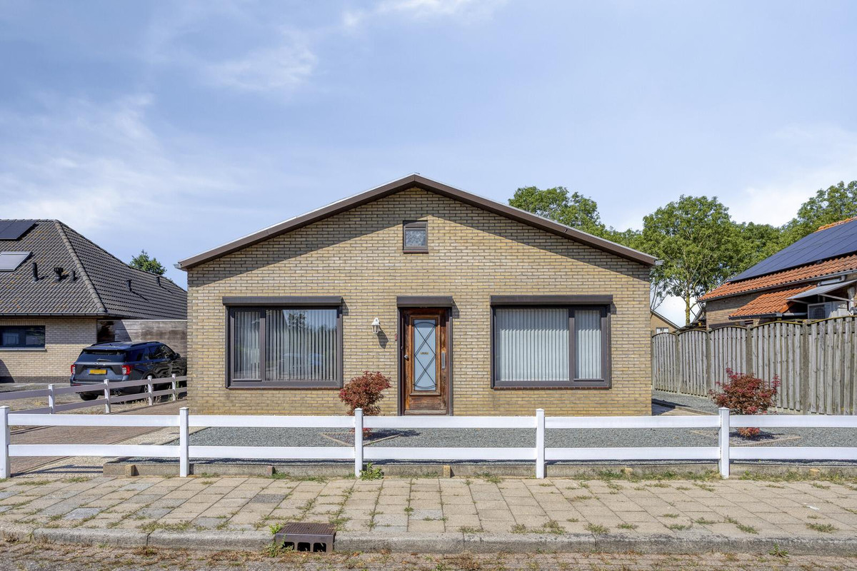 Vrijstaande woning te koop: Hummelstraat 1, Sas Van Gent