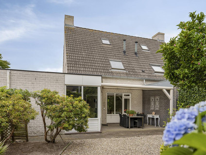 Den Hof 6