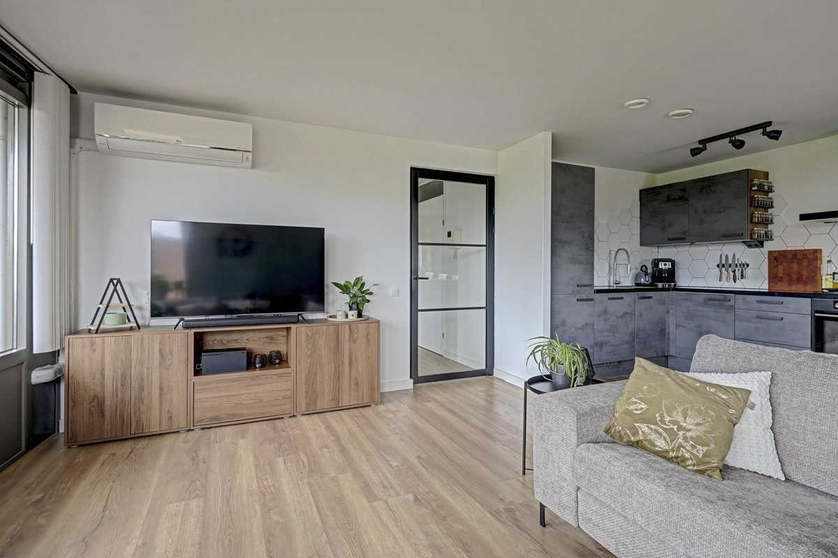 Appartement te koop: Lokkertsemolenweg 286, Hoogvliet Rotterdam