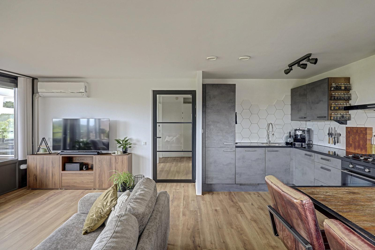 Appartement te koop: Lokkertsemolenweg 286, Hoogvliet Rotterdam