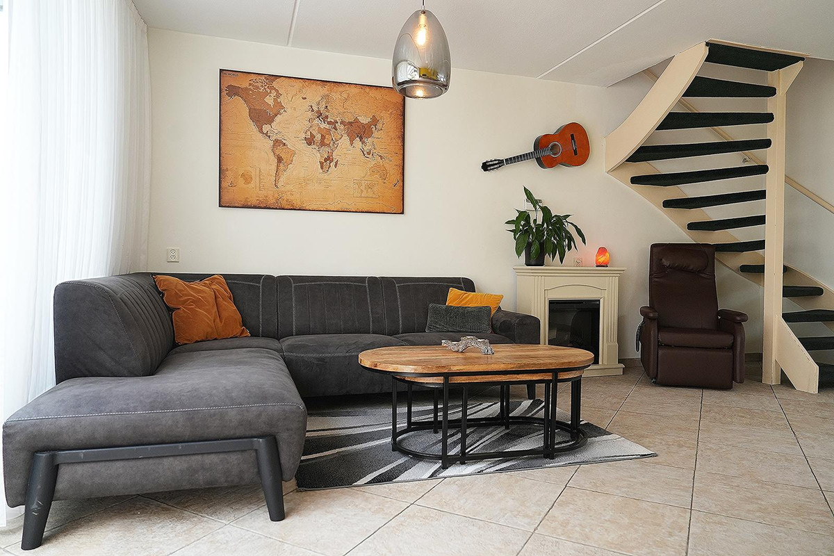 Tussenwoning te koop: Gentiaanlaan 16, Tilburg