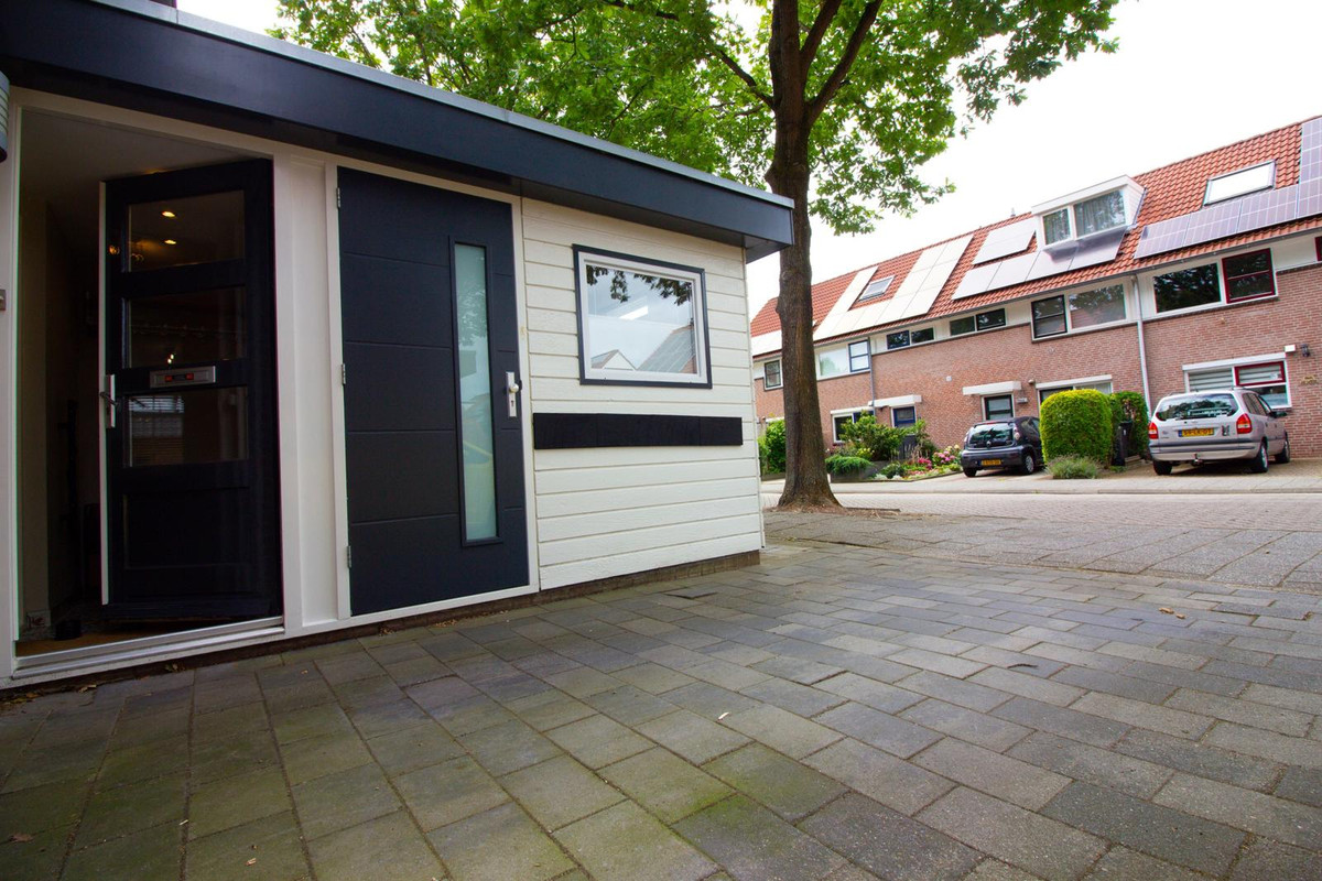 Tussenwoning te koop: Helena Kuipers-Rietbergstraat 8, Alkmaar