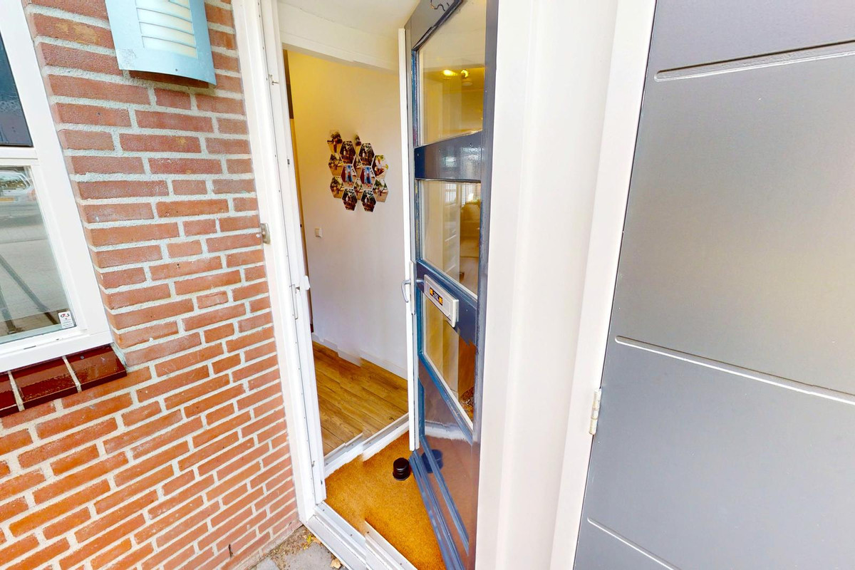 Tussenwoning te koop: Helena Kuipers-Rietbergstraat 8, Alkmaar
