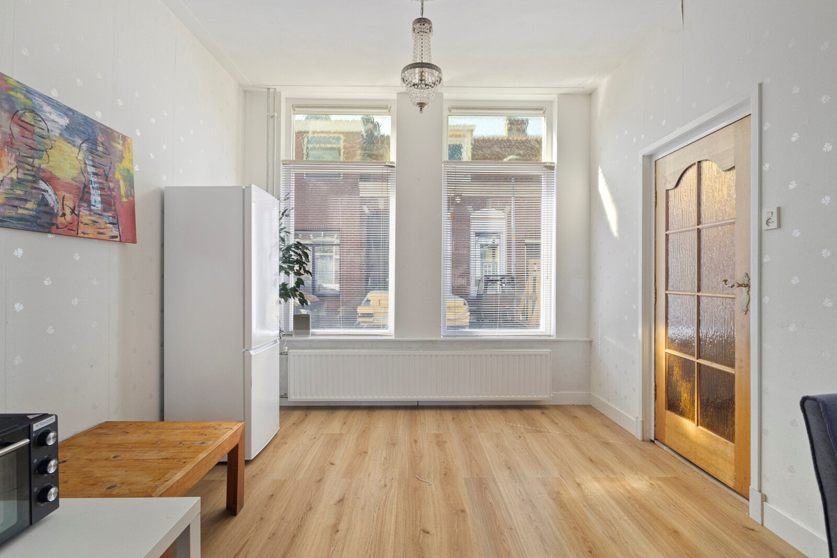 Tussenwoning te koop: De Ruijterstraat 5, Den Helder