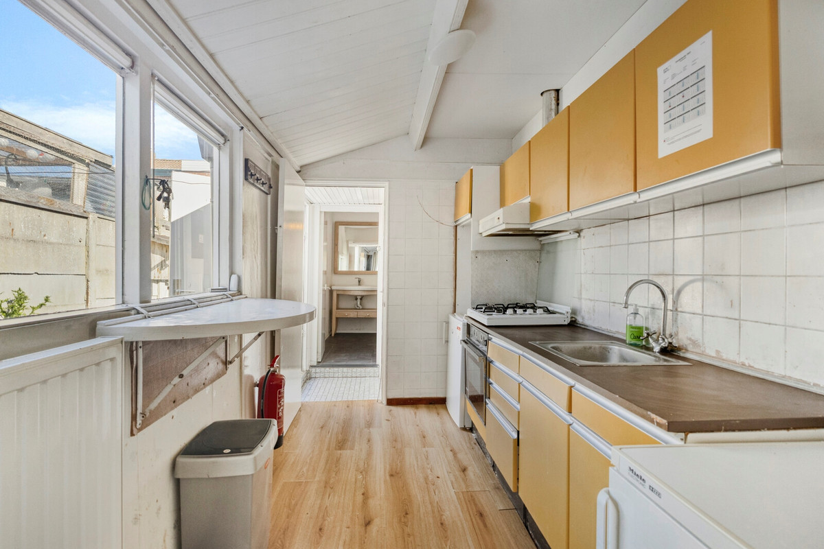 Tussenwoning te koop: De Ruijterstraat 5, Den Helder