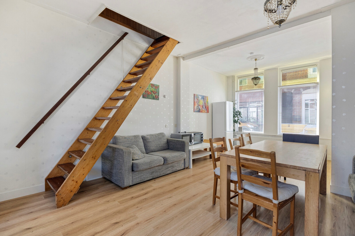 Tussenwoning te koop: De Ruijterstraat 5, Den Helder