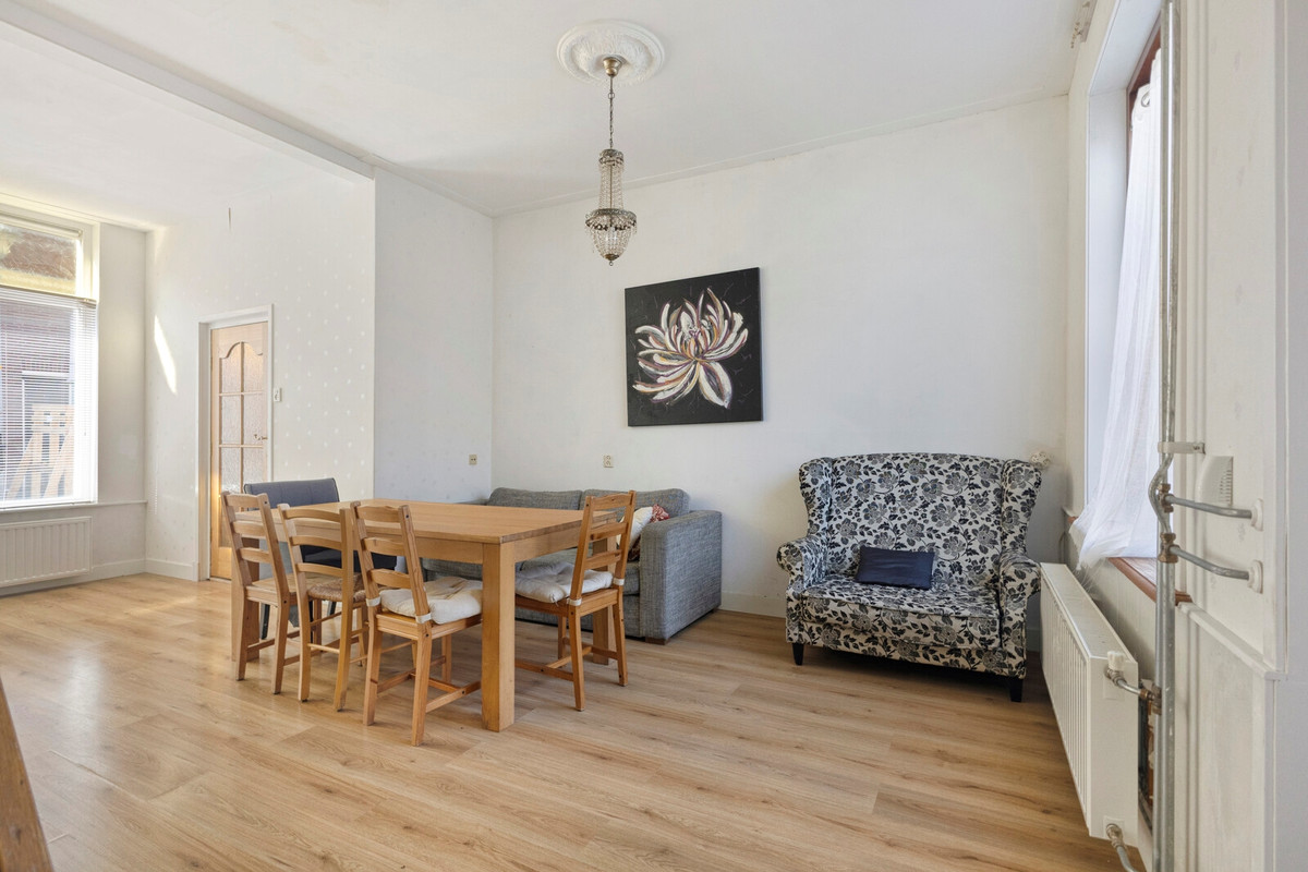 Tussenwoning te koop: De Ruijterstraat 5, Den Helder