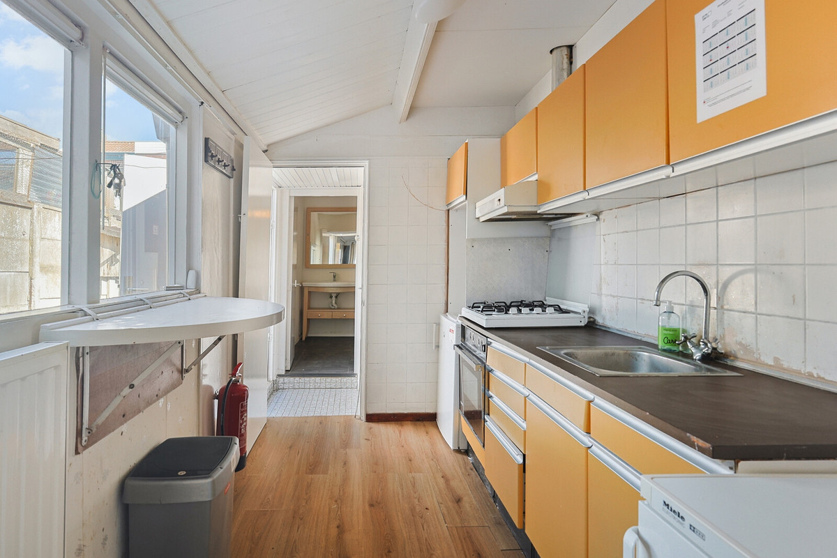 Tussenwoning te koop: De Ruijterstraat 5, Den Helder
