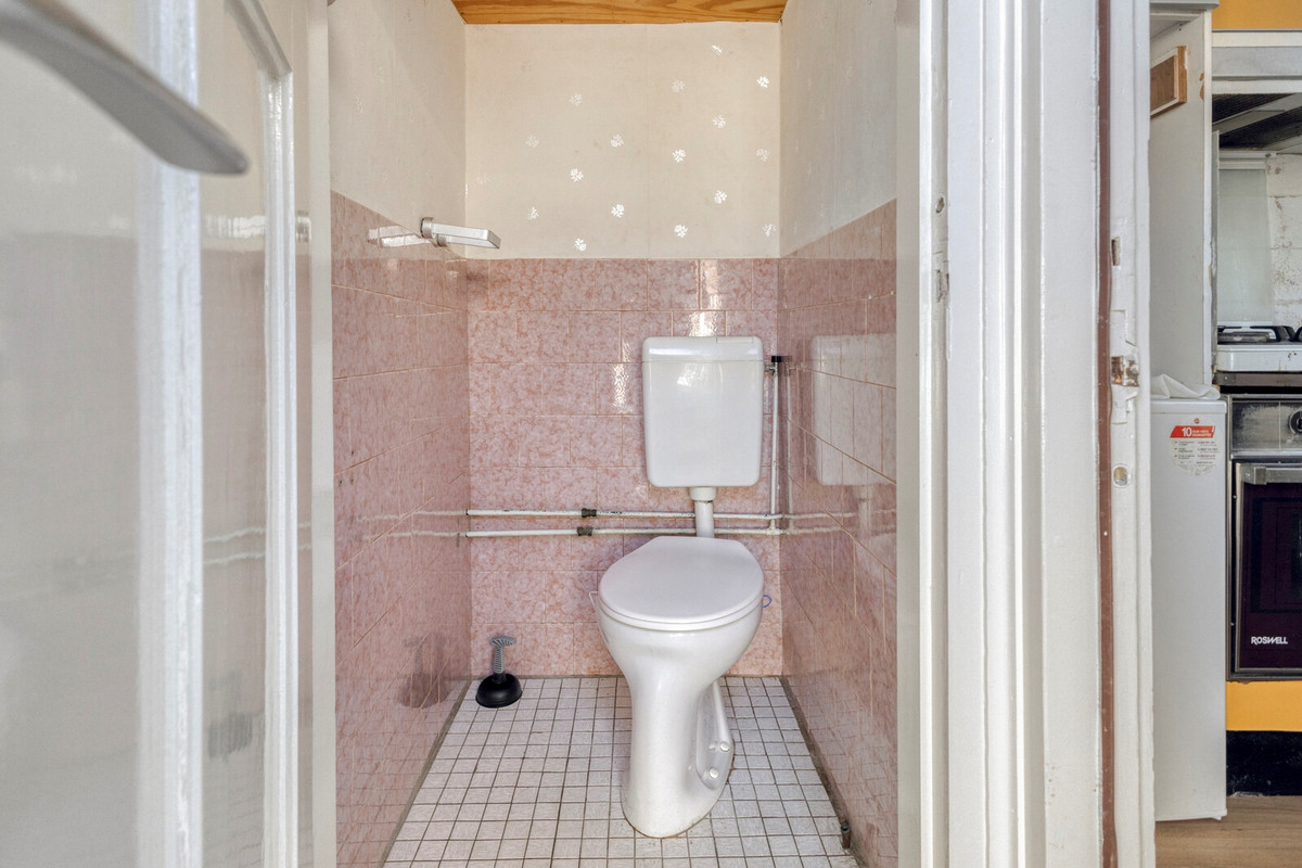 Tussenwoning te koop: De Ruijterstraat 5, Den Helder