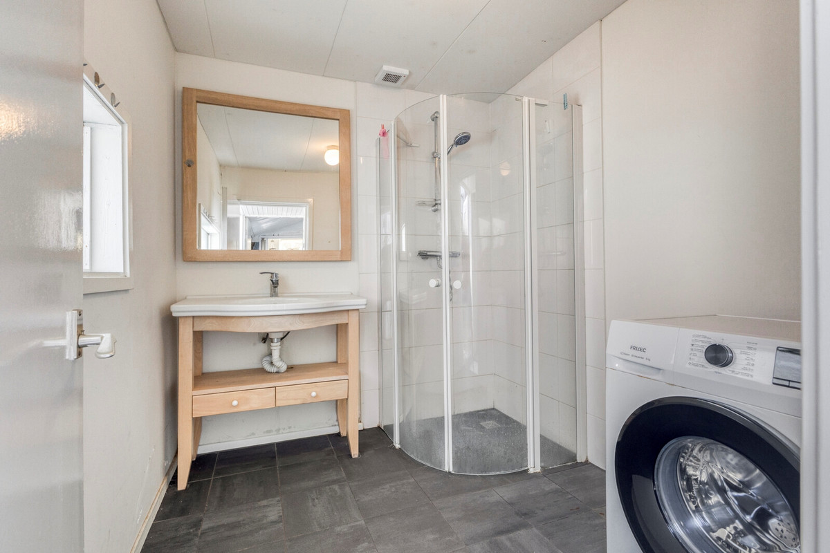 Tussenwoning te koop: De Ruijterstraat 5, Den Helder