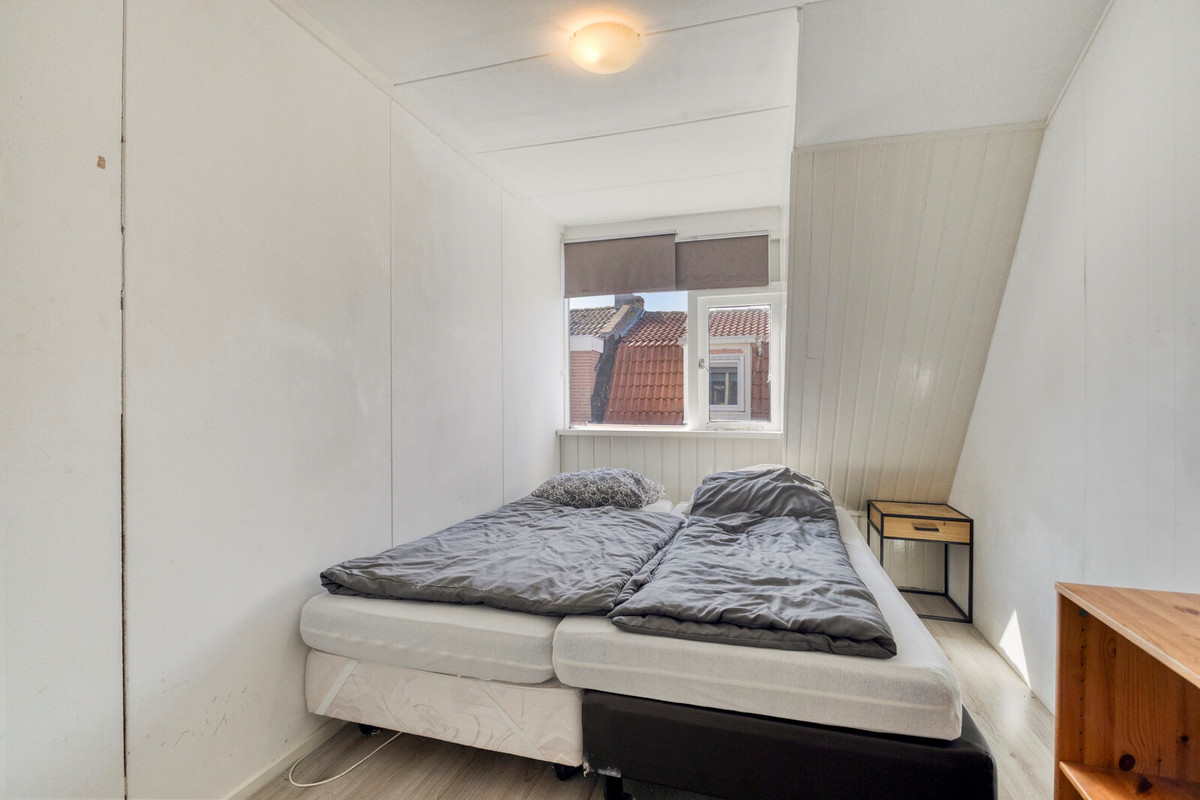 Tussenwoning te koop: De Ruijterstraat 5, Den Helder
