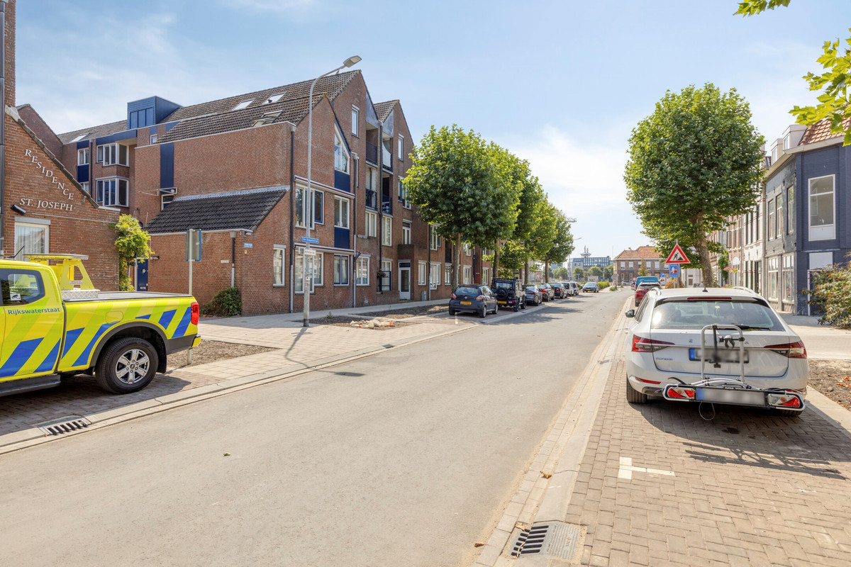 Appartement te koop: Van Dishoeckstraat 110, Vlissingen