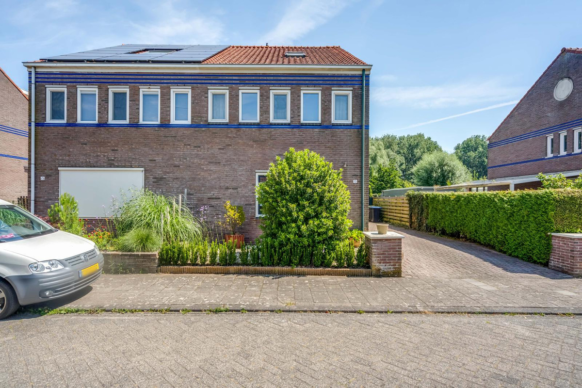 Twee-onder-één-kap te koop: Anna Blamanstraat 73, Groningen