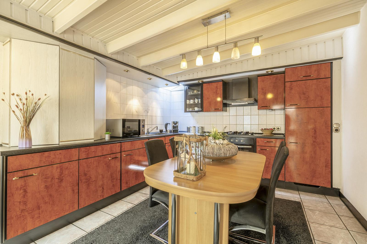 Tussenwoning te koop: Venloseweg 60, Tegelen