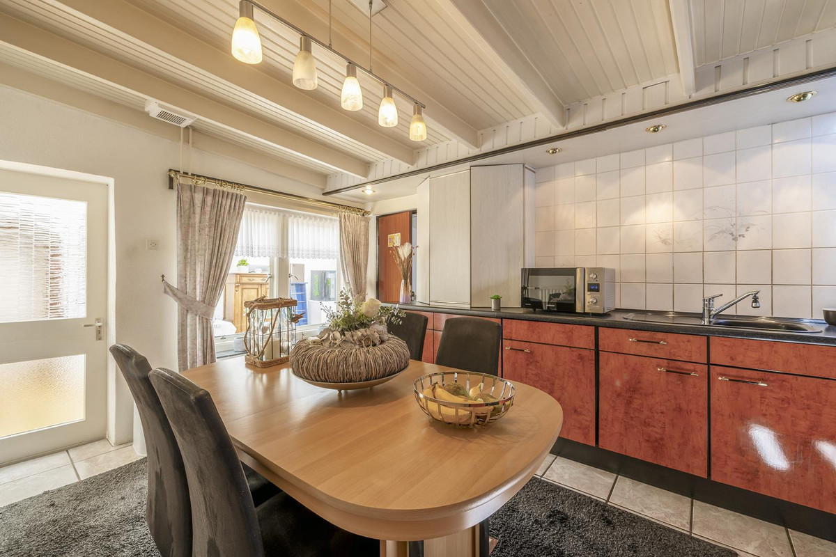 Tussenwoning te koop: Venloseweg 60, Tegelen