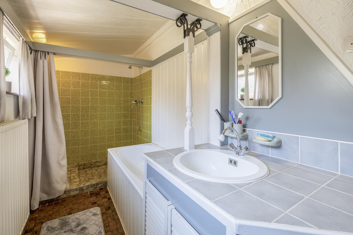 Tussenwoning te koop: Venloseweg 60, Tegelen