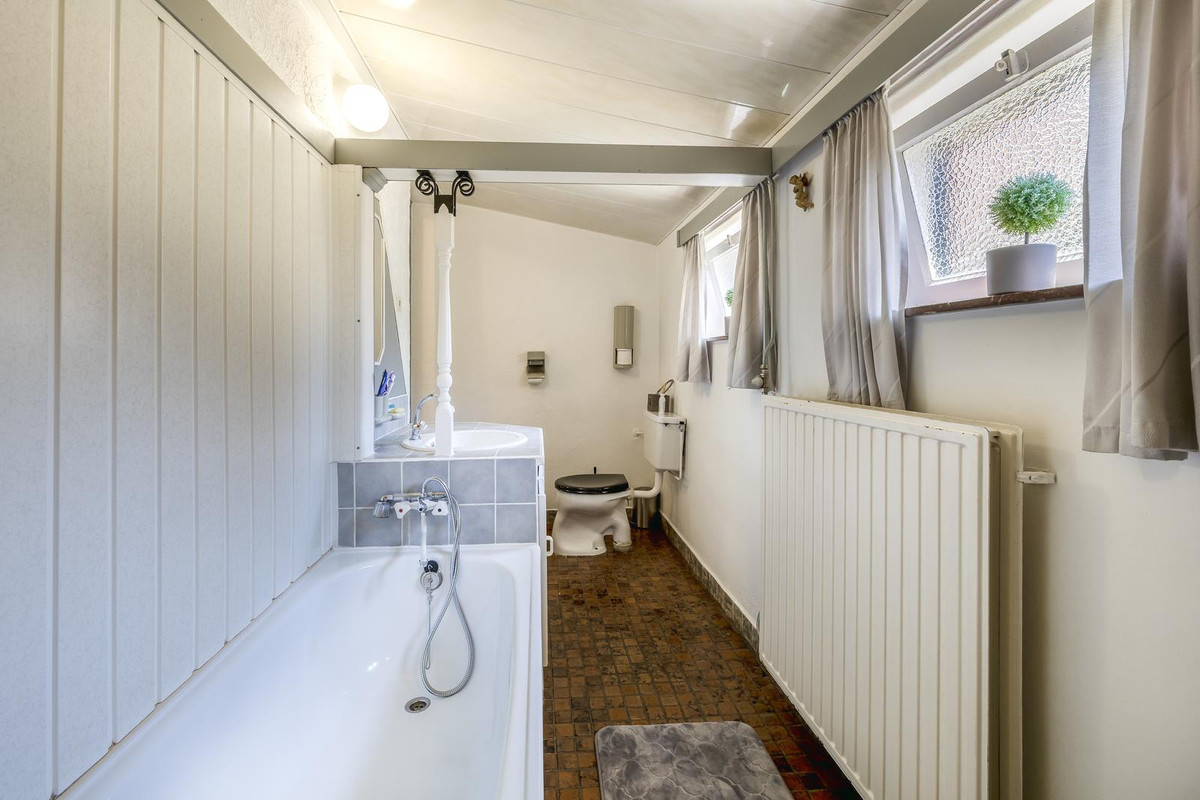 Tussenwoning te koop: Venloseweg 60, Tegelen