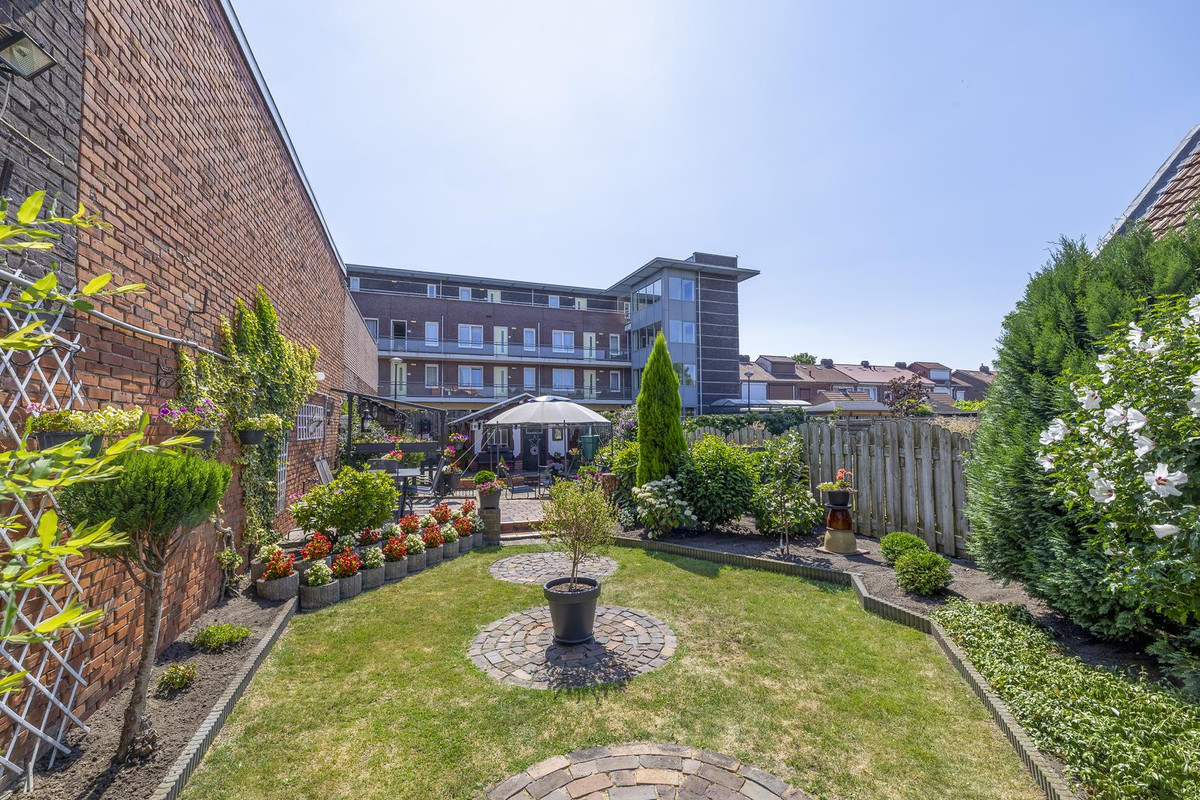Tussenwoning te koop: Venloseweg 60, Tegelen