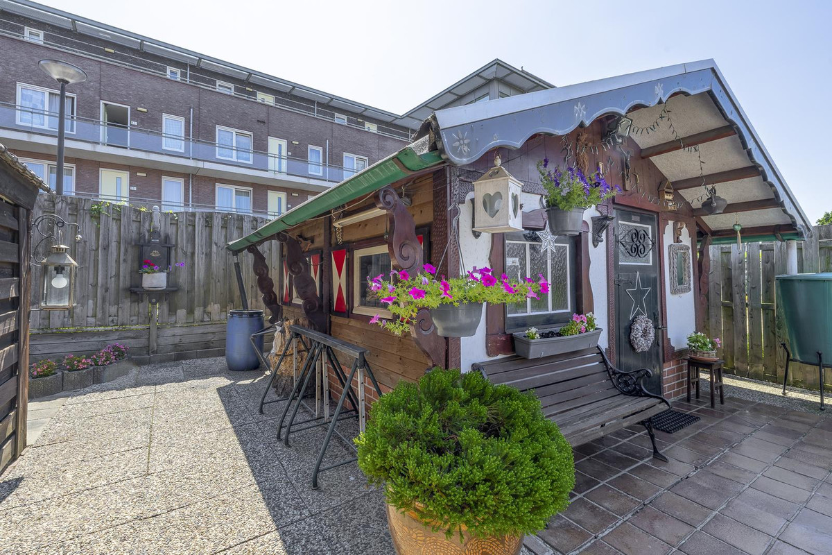 Tussenwoning te koop: Venloseweg 60, Tegelen