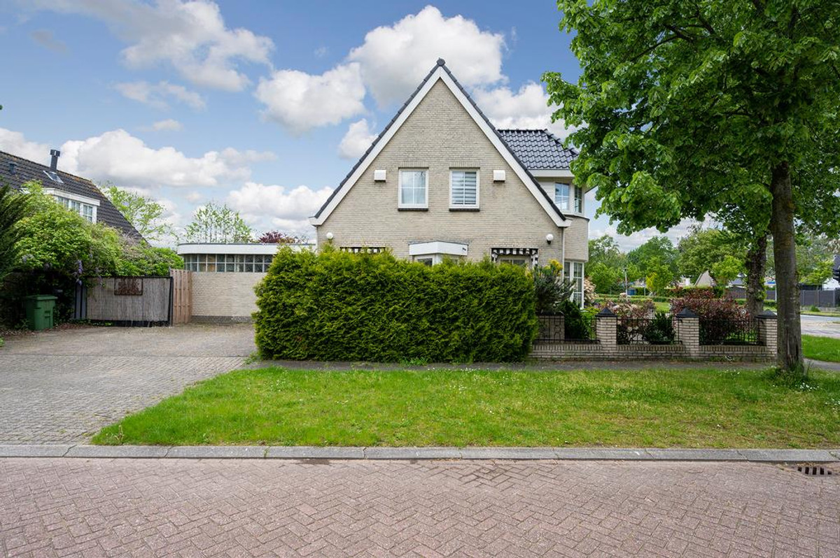 Vrijstaande woning te huur: Simone Signoretstraat 23, Almere