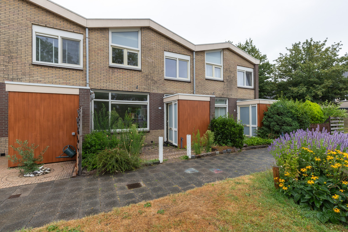 Tussenwoning te koop: Dennenlaan 13, Leimuiden