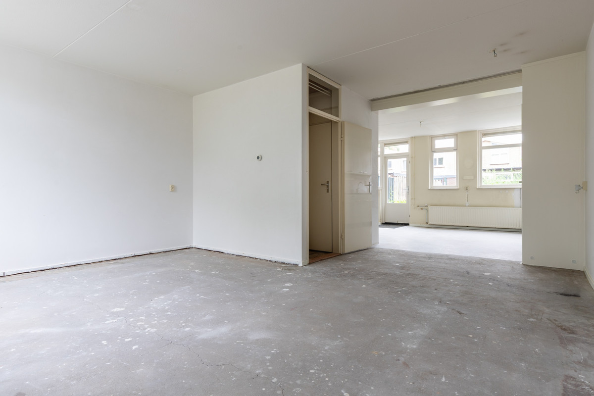Tussenwoning te koop: Dennenlaan 13, Leimuiden