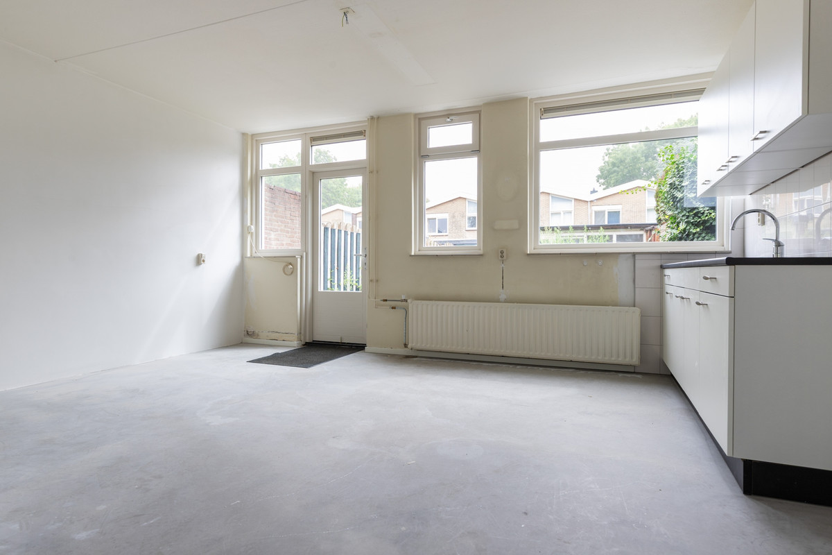 Tussenwoning te koop: Dennenlaan 13, Leimuiden