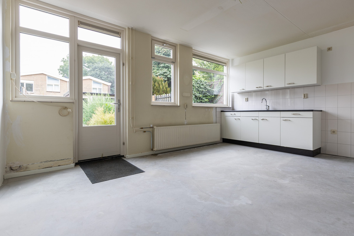Tussenwoning te koop: Dennenlaan 13, Leimuiden