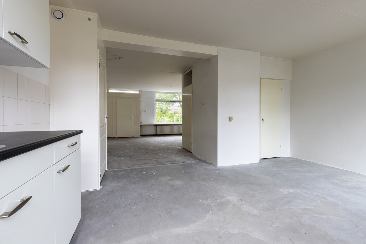 Tussenwoning te koop: Dennenlaan 13, Leimuiden