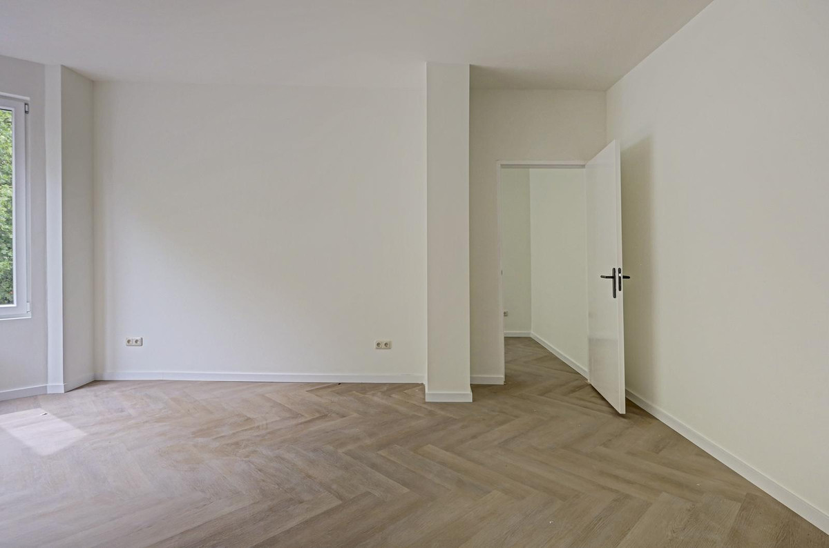 Appartement te koop: dr. Abraham Kuyperstraat 77, Vlaardingen